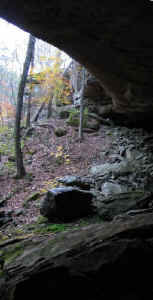 indian_tomb_hollow_rock_shelter2.jpg (66592 bytes)