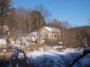 latodami_nature_center.jpg (67210 bytes)